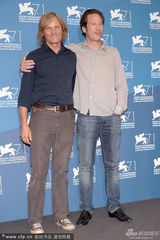 组图：《远离人类》亮相威尼斯 维戈-莫特森帅气