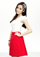 组图：汤晶媚写真自然清新展甜美笑容