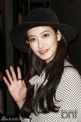 组图：BEAST尹斗俊f(x)宋茜惊艳等亮相时尚活动