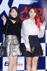 独家：崔丹尼尔宣传新片戴眼镜似哈利波特