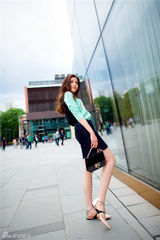 组图：鲍天琦变身冰激凌系美少女慵懒迷人