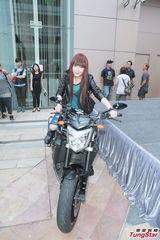 组图：郭晋安为宣传坐轮椅 田蕊妮假发像徐子珊