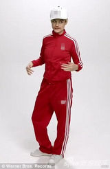 组图：海瑟薇与暮光女变汉子 贴八字胡滑稽搞笑