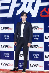 组图：申世京TOP(崔胜贤)等宣传19禁新片《老千2》