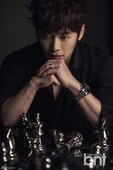 组图：韩星金载沅拍写真 杀人微笑展熟男魅力