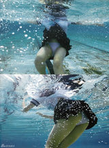 组图：NMB48成员泳池边湿身 玩制服诱惑露底裤