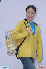 组图：林嘉欣忧女儿发烧 丁子高教子送千嬅礼物