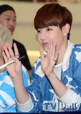 组图：韩团GOT7办粉丝会 卖萌搞怪十分开心