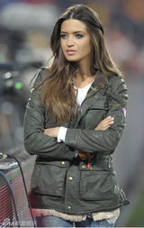 组图：世界杯球星太太团PK 各色尤物混战