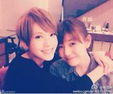 组图：陈妍希杨丞琳互晒闺蜜照 姐妹情深