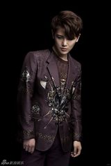 组图：孙坚写真五官精致眉目如画 显男色诱惑