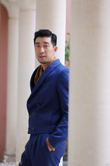 组图：王千源对话新浪 分享《黄金时代》感受