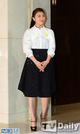 组图：韩星河智苑出席活动 穿黑白配简单干练