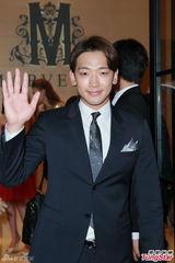 组图：Rain称生日要吃顿好的 避谈女友金泰希(金泰熙)