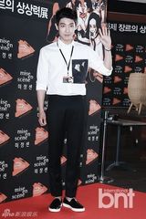 组图：韩星姜东元韩智敏等出席电影节开幕式