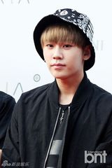 组图：少时秀英BTOB出席时装品牌活动