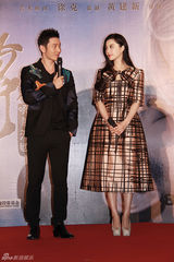 组图：《白发魔女》范冰冰黄晓明互喂“串串”