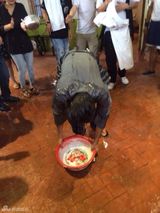 组图：暖男谢霆锋浇冰水变湿男 网友侃口味虾味