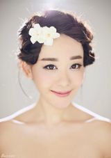 组图：海陆抹胸白裙出镜 眼眸清澈唯美动人