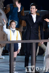 组图：金秀贤张东健等现身亚运 共庆体坛盛世