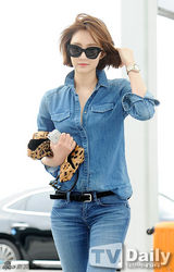 组图：韩星高俊熙牛仔装出街 率性有腔调