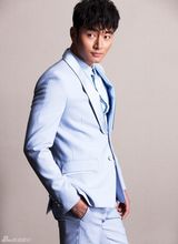 组图：李东学帅气写真 时尚暖男别样摩登气质