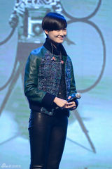 组图：李宇春成都站见面会 “功夫熊猫”来砸场