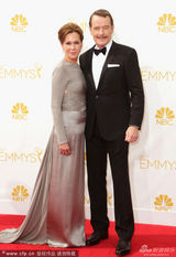 组图：《绝命毒师》男主角布莱恩携妻亮相红毯