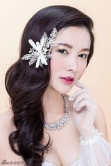 组图：李艾瑾写真仪态万千 大秀魅力时尚