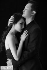 组图：谢楠黑裙神秘诱惑 与吴京亲密相拥