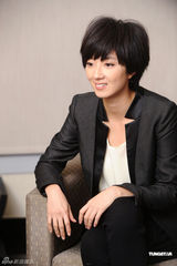 组图：桂纶镁拍写真黑衣黑裤出镜中性风显帅气