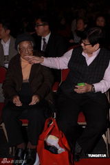 高清图：陈宝珠母亲看女儿演出晕倒 经抢救无效去世