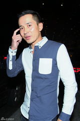 组图：快男阿穆隆出狱回京