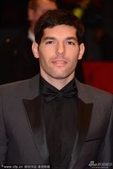 组图：《恐惧史》首映会 帅哥导演抢镜