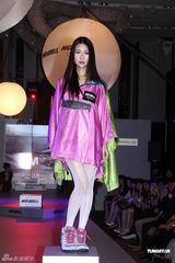 组图：薛凯琪带病出席活动 称从未与房祖名拍拖