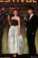 组图：Angelababy耀眼亮相 裹胸礼服气质出众