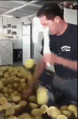 秒娱连珠：今夏大戏!球迷携手演绎天台爱情