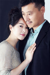 组图：左小青任程伟时尚大片刚柔并济