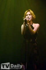 组图：Gummy新专首秀 朴有天等好友参与制作