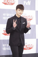 独家：《处世王》徐仁国李荷娜搭肩似亲姐弟