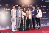 组图：于美人蕾丝裙典雅 携众音乐人现身金曲奖
