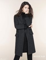 组图：李宝英写真 长款大衣穿出别样女性美