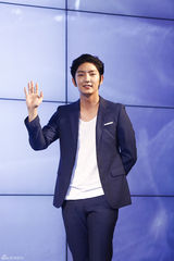 独家：《神枪手》李准基高调亮相 耍宝卖萌