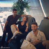 组图：C罗女友伊莲娜蓝颜多 搂裸男合影不避讳