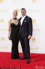 组图：马特-勒布朗帅气正装亮相艾美红毯