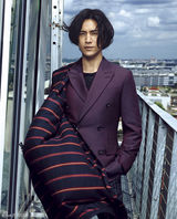 组图：陈坤巴黎拍大片 演绎极致荒诞风