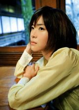 组图：彩虹女神上野树里泳装写真侧脸似王菲