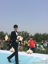 组图：延参法师为李行亮主婚 李炜陈翔任伴郎