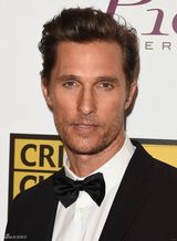 组图：评论家奖众星云集 谢耳朵帅气潘妮秀短发