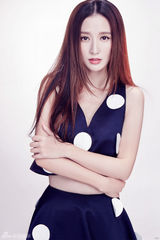 组图：张萌时尚大片小露蛮腰 冷艳性感展魅力